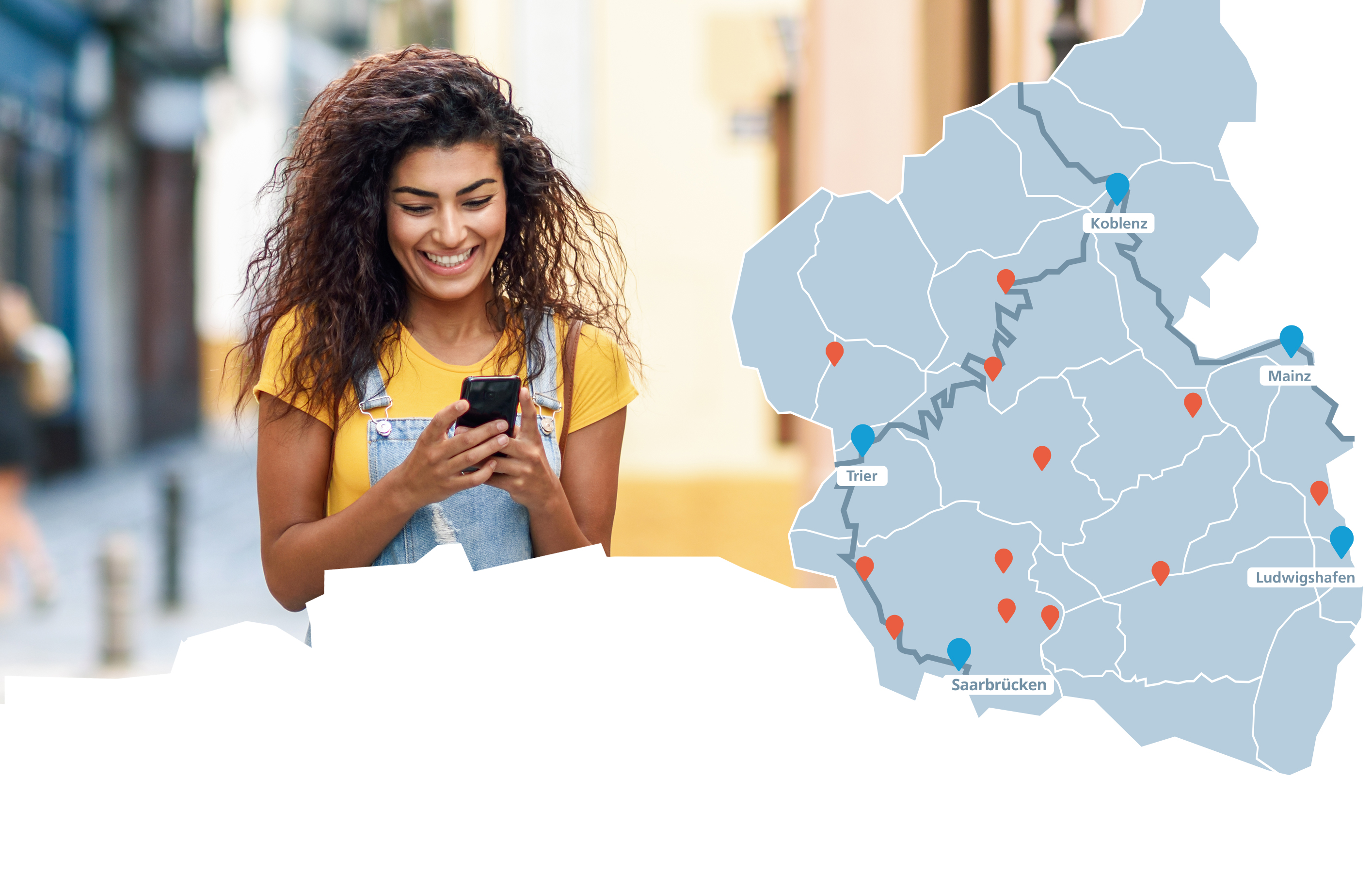 Lachende Frau mit einem Smartphone in der Hand und Karte von Rheinland-Pfalz